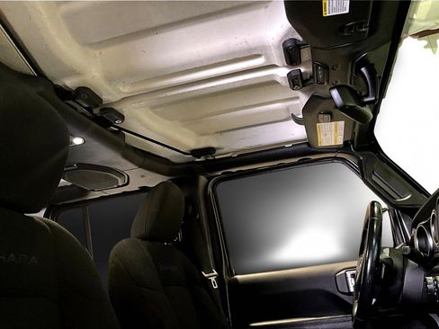 Used 2022 Jeep Wrangler Unlimited Sahara w/ Cold Weather Group image 26