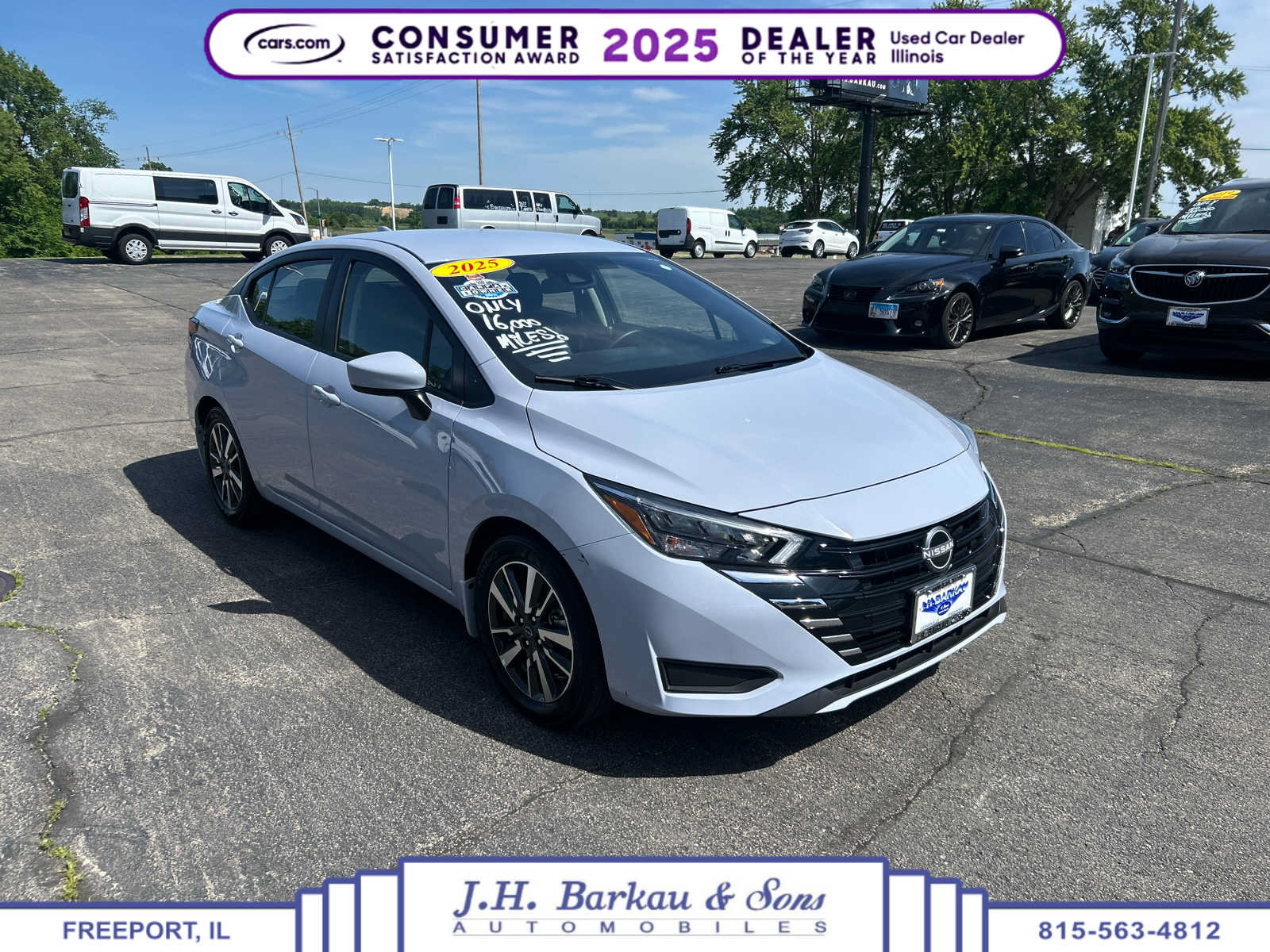 Used 2025 Nissan Versa SV w/ Trunk Package FWD image 1