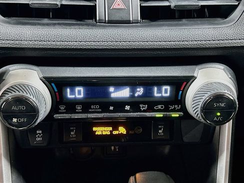 Used 2019 Toyota RAV4 XLE w/ Convenience Package FWD image 13