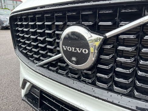 Used 2023 Volvo XC60 B5 Plus w/ Climate Package FWD image 9