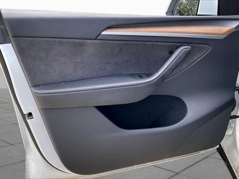 Used 2023 Tesla Model Y AWD image 19