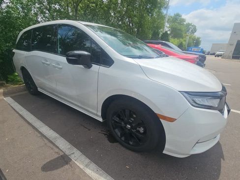 Used 2024 Honda Odyssey Sport image 3