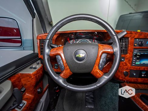 Used 2019 Chevrolet Express 2500 Extended w/ Enhanced Convenience Package image 17