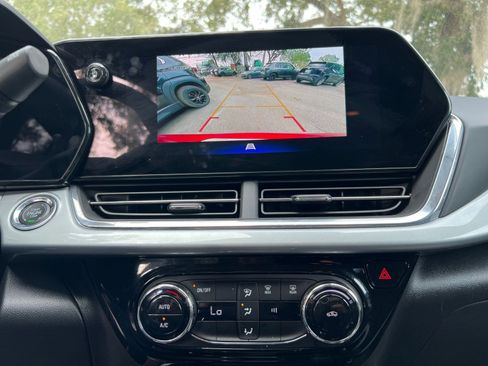 Used 2025 Chevrolet Trax LT image 17