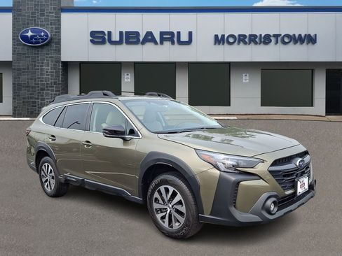Certified 2025 Subaru Outback Premium AWD/4WD image 1