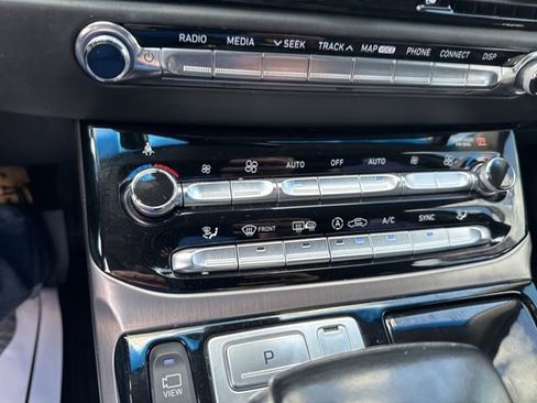 Used 2018 Genesis G90 3.3T Premium image 39