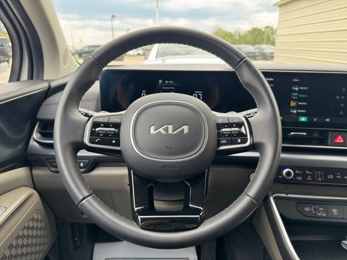 Certified 2026 Kia Carnival FWD image 15