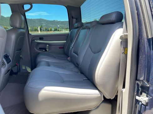 Used 2006 Chevrolet Silverado 2500 LT w/ Onstar Plus Package AWD/4WD image 23