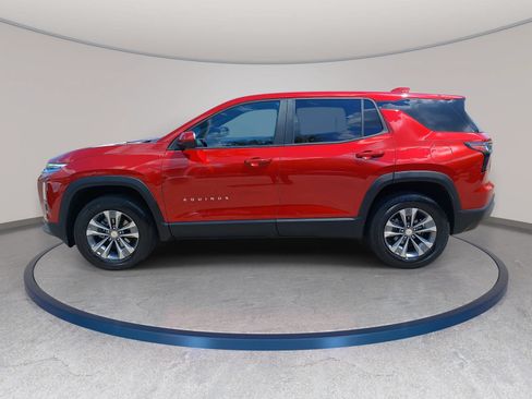 Used 2025 Chevrolet Equinox LT w/ Safety and Technology Package FWD image 8