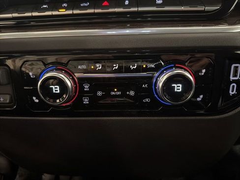 Used 2025 GMC Sierra 1500 Elevation image 26