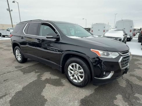 Used 2020 Chevrolet Traverse LT image 2