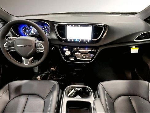 New 2026 Chrysler Voyager LX image 6