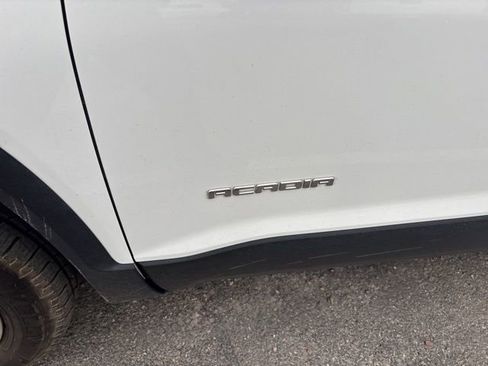 Used 2018 GMC Acadia SLE image 10