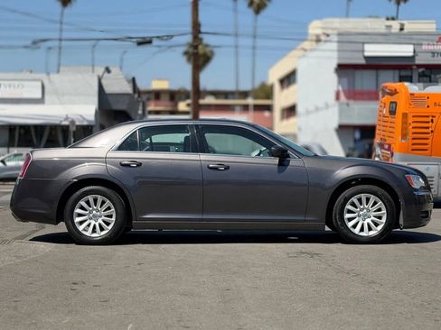 Used 2014 Chrysler 300 RWD image 17