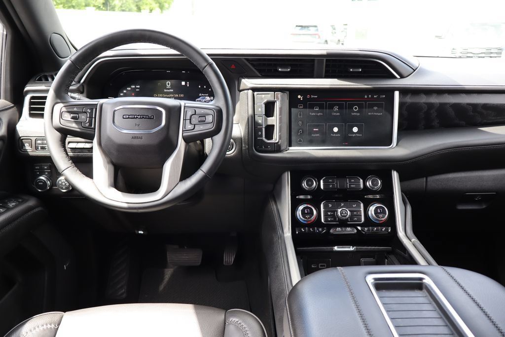 Used 2023 GMC Yukon Denali AWD/4WD image 6