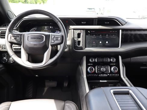 Used 2023 GMC Yukon Denali AWD/4WD image 6