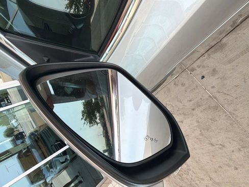 Used 2018 Toyota Highlander XLE w/ Protection Package #3 AWD/4WD image 5