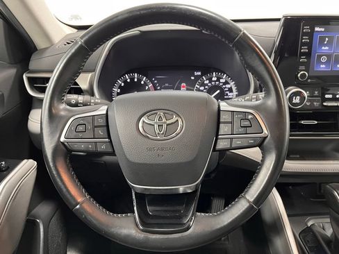 Used 2020 Toyota Highlander XLE AWD/4WD image 7
