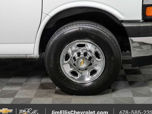 Certified 2025 Chevrolet Express 3500 LT w/ LT Preferred Equipment Group RWD image 32