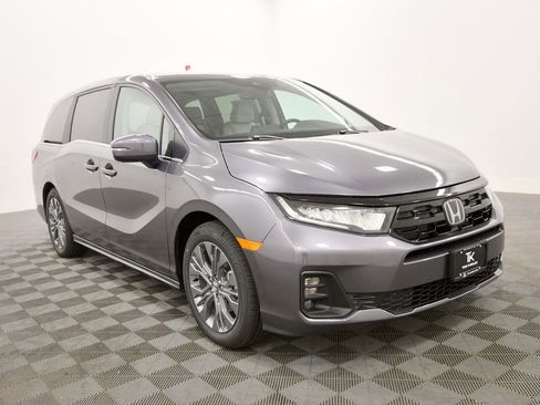 New 2026 Honda Odyssey Touring image 9