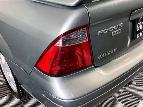 Used 2005 Ford Focus ZX4 Sedan FWD image 36
