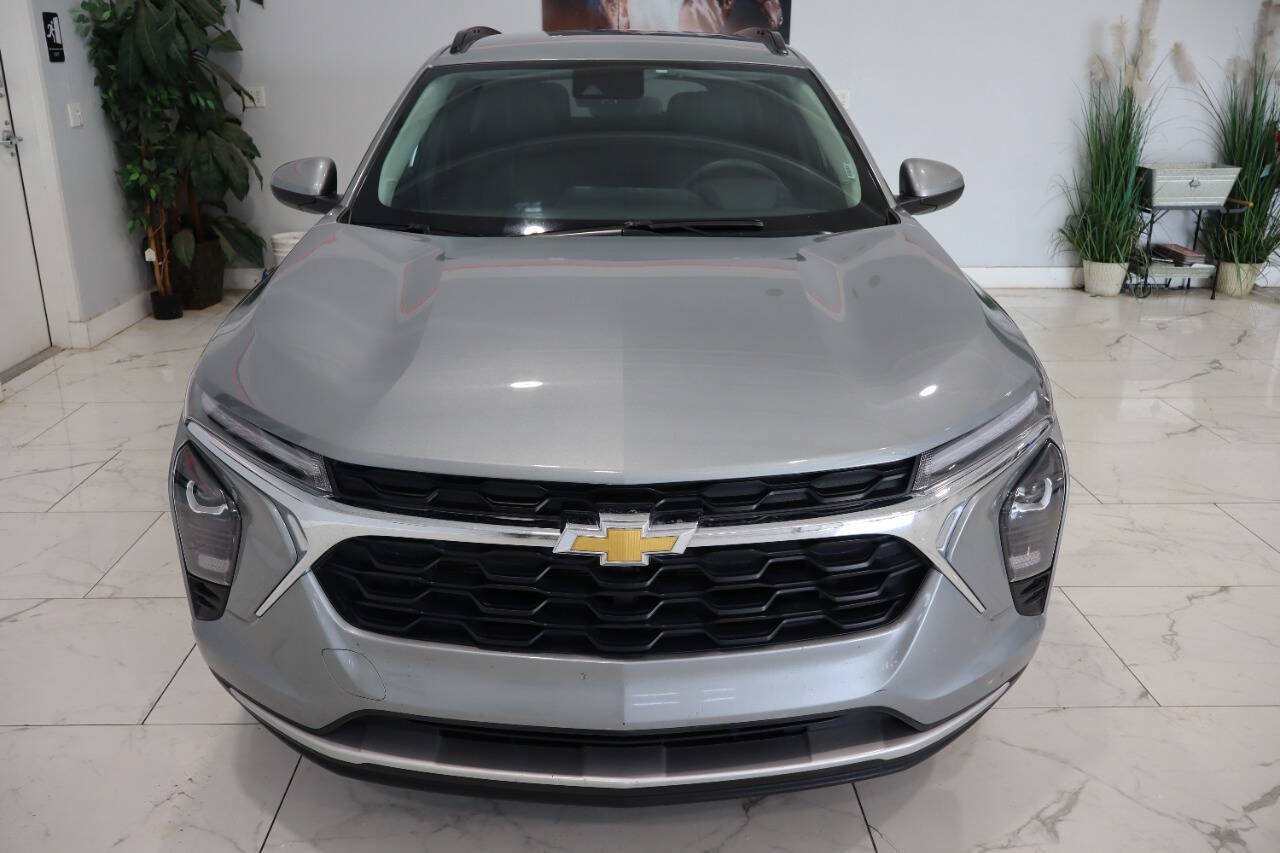 Used 2024 Chevrolet Trax LT FWD image 9
