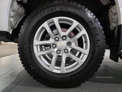 Used 2019 Chevrolet Silverado 1500 LT w/ Z71 Off-Road Package AWD/4WD image 24