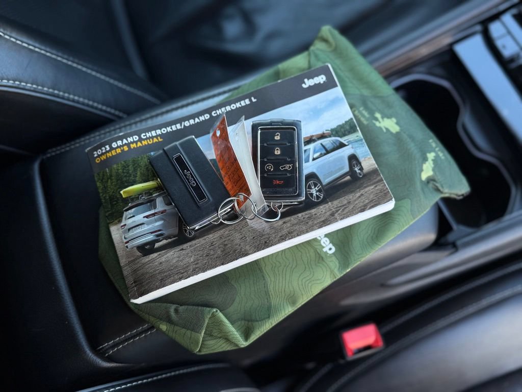 Used 2023 Jeep Grand Cherokee L Overland AWD/4WD image 6