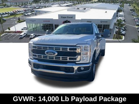 Used 2025 Ford F350 XLT image 3