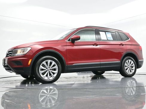 Used 2018 Volkswagen Tiguan SE w/ Panoramic Sunroof Package image 46