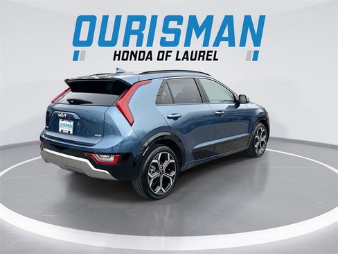 Used 2024 Kia Niro SX Touring image 8