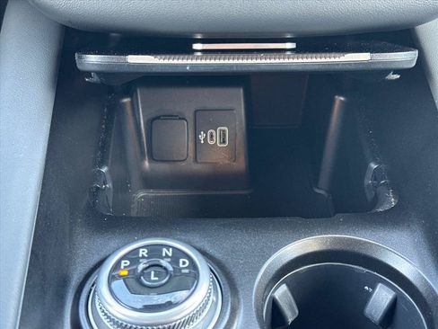 Used 2025 Ford Explorer Active AWD/4WD image 17
