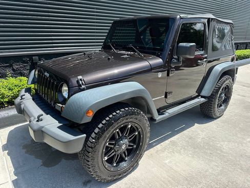 Used 2013 Jeep Wrangler Sport AWD/4WD image 7