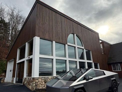 Used 2025 Tesla Cybertruck AWD Crew Cab image 56