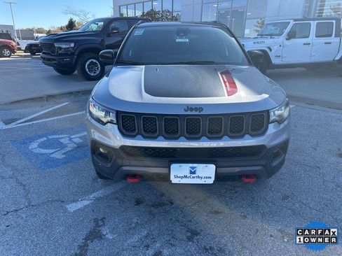 Used 2023 Jeep Compass Trailhawk image 9