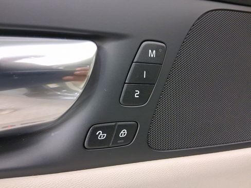 Used 2020 Volvo S60 T5 Momentum w/ Premium Package image 21