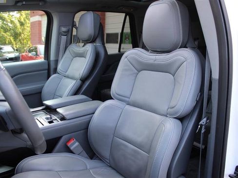 Used 2018 Lincoln Navigator Reserve w/ Technology Package AWD/4WD image 11