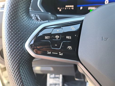 Certified 2022 Volkswagen Tiguan SE R-Line image 19