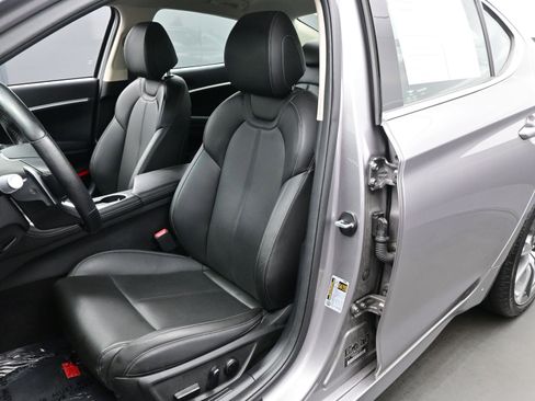 Certified 2024 Genesis G70 2.5T image 13