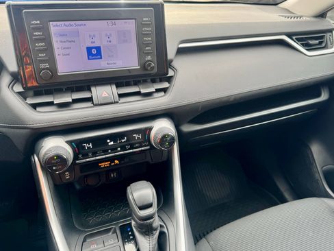 Used 2019 Toyota RAV4 LE image 30