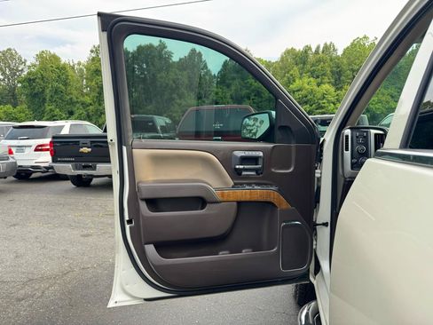 Used 2015 GMC Sierra 1500 SLT w/ SLT Preferred Package AWD/4WD image 9