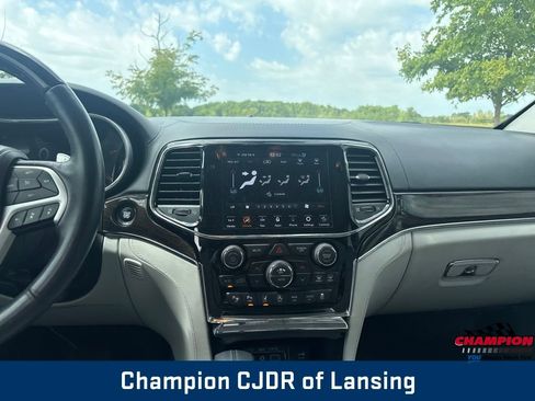 Used 2020 Jeep Grand Cherokee Summit AWD/4WD image 3