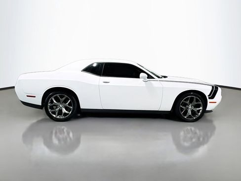 Used 2016 Dodge Challenger SXT w/ Driver Convenience Group RWD image 5