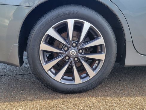 Used 2016 Nissan Altima 2.5 SV w/ Convenience Package image 5