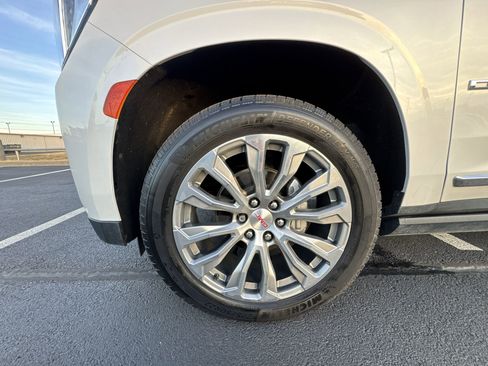 Used 2021 GMC Yukon XL Denali w/ Denali Premium Package image 10