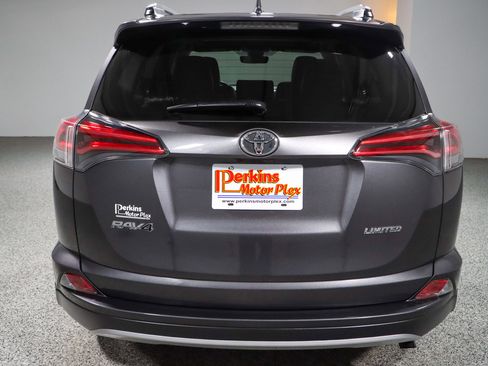 Used 2018 Toyota RAV4 Limited FWD image 8