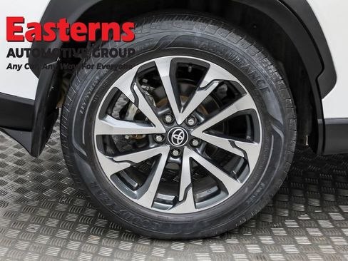 Used 2022 Toyota Corolla Cross XLE w/ Convenience Package image 27