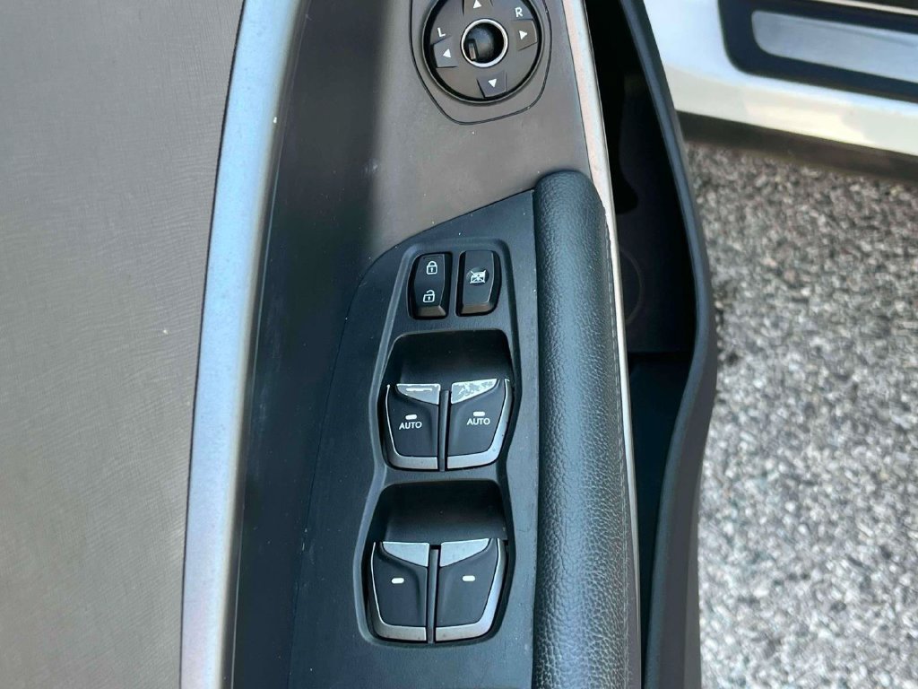 Used 2018 Hyundai Santa Fe Sport w/ 2.4L Tech Package 04 AWD/4WD image 14