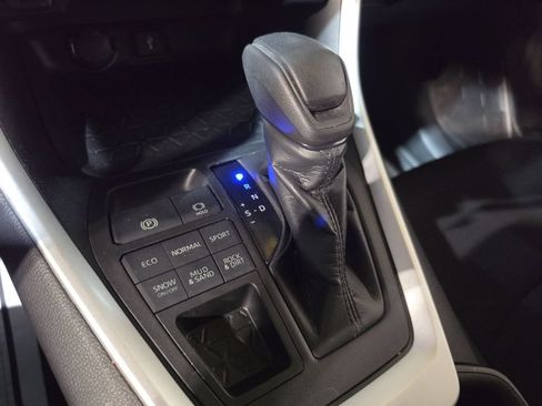 Used 2020 Toyota RAV4 LE w/ All Weather Liner Package AWD/4WD image 20