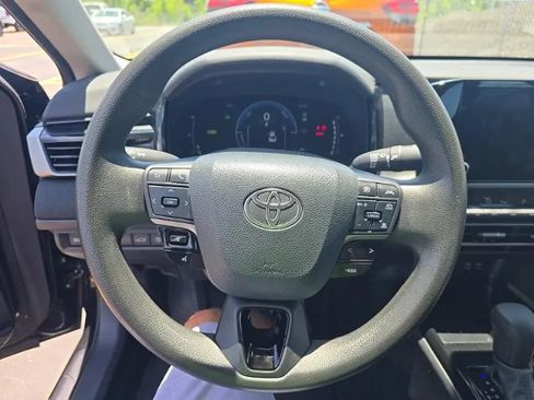 Used 2025 Toyota Camry LE FWD image 8